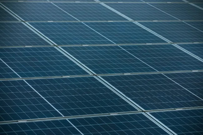 Painéis solares em pormenor
